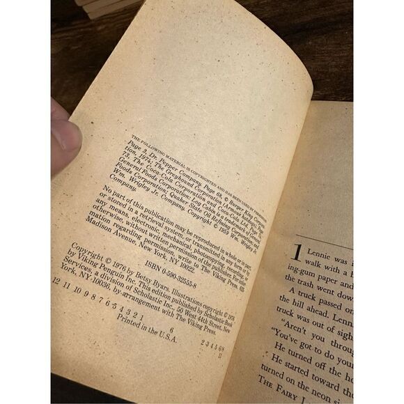 Vintage APPLE PAPERBACK 3 Book Lot DeDe Takes Charge, The TV Kids and Mysteries - Picture 9 of 11